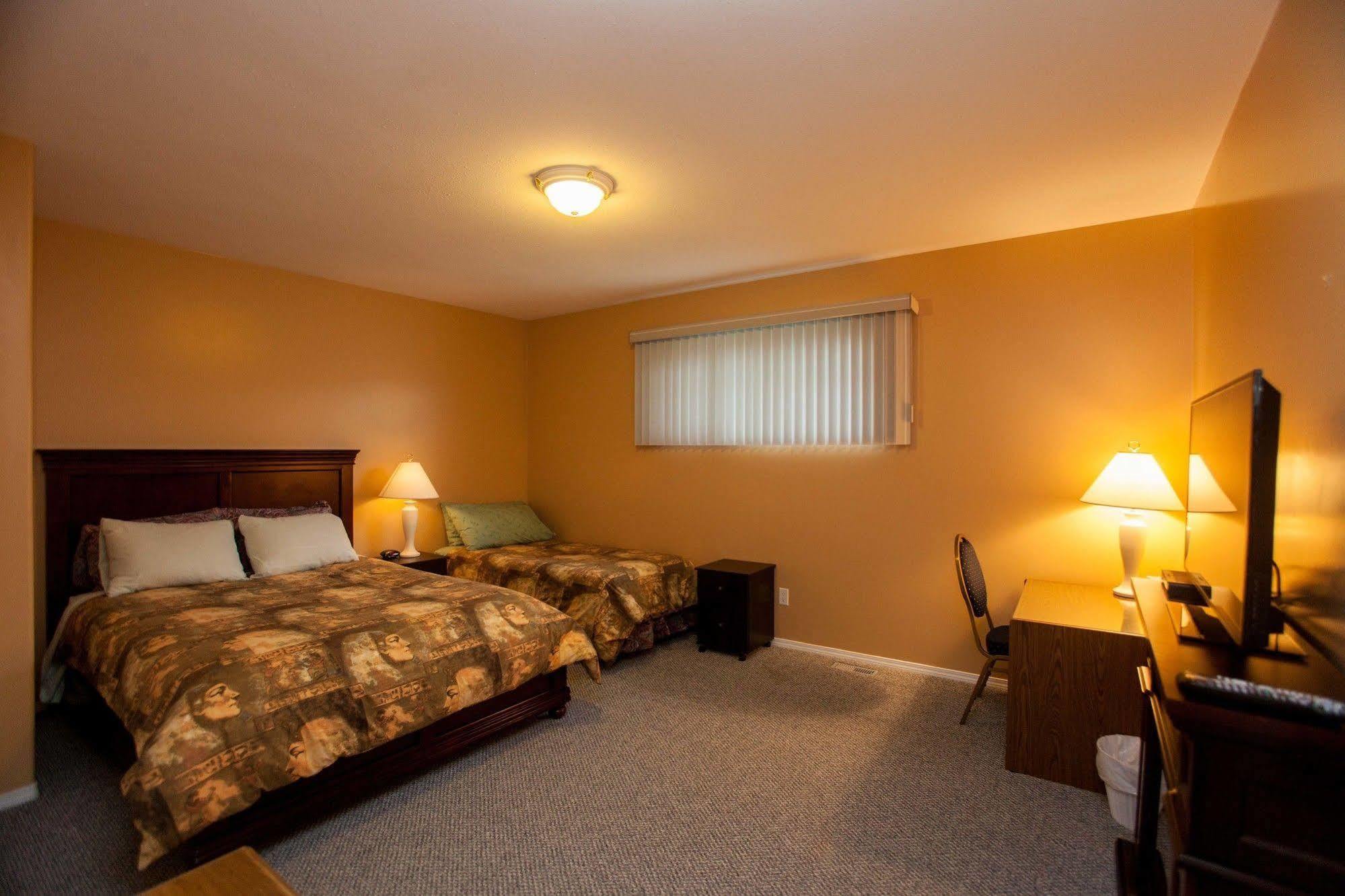 Midnight Sun Inn Whitehorse Zewnętrze zdjęcie