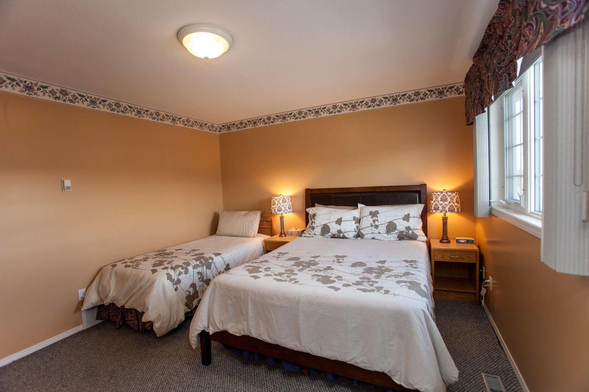 Midnight Sun Inn Whitehorse Zewnętrze zdjęcie