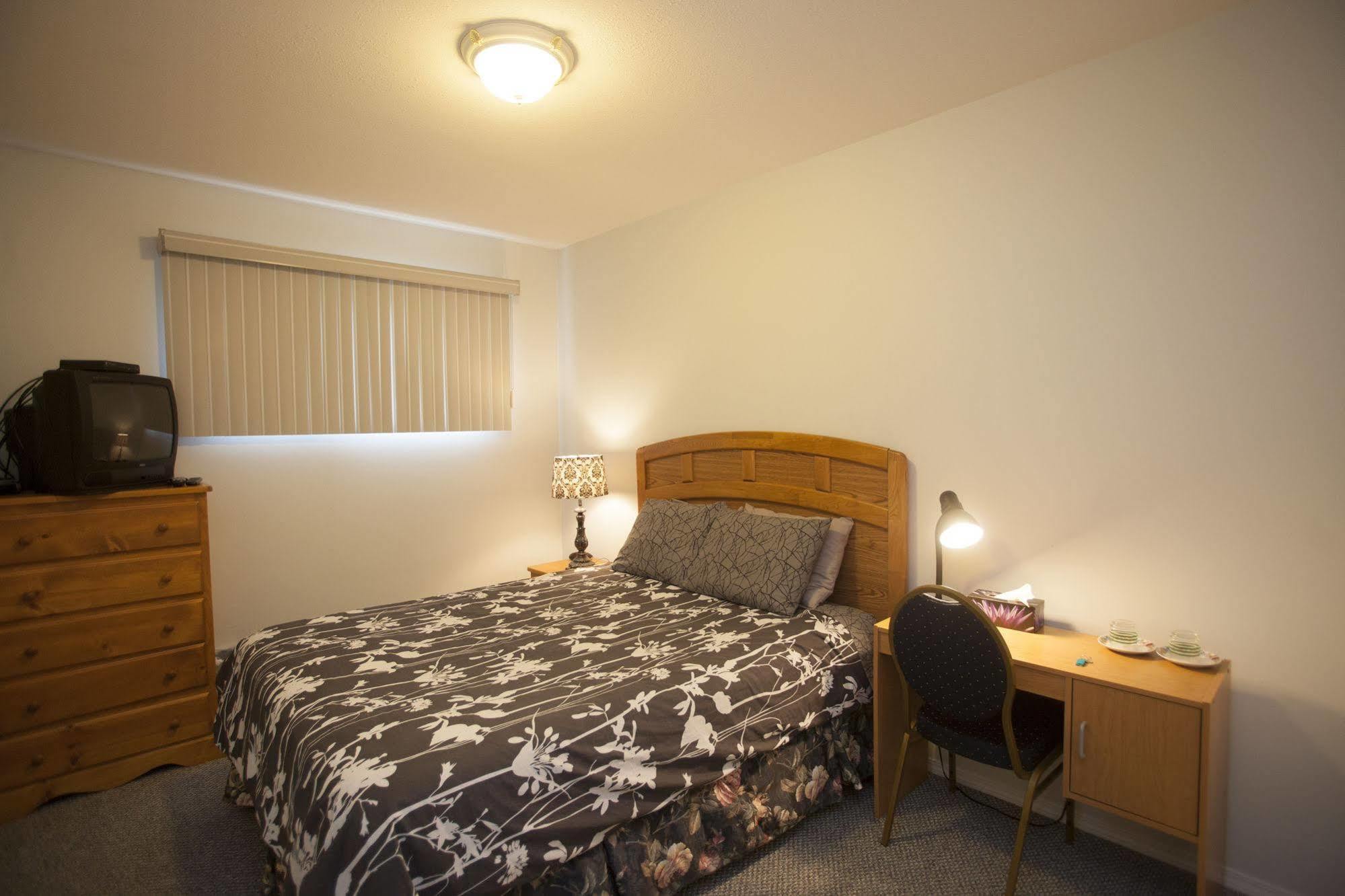 Midnight Sun Inn Whitehorse Zewnętrze zdjęcie
